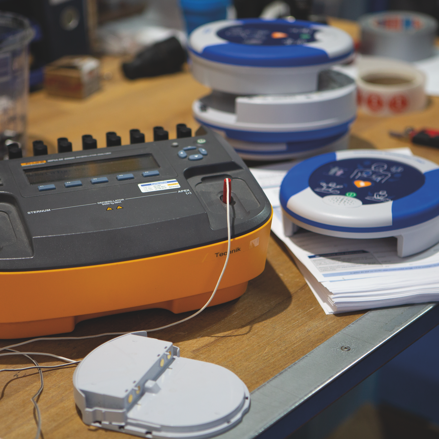 STK Prüfung für HeartSine Defibrillatoren & WLAN-Gateways, neue PAD-PAK und Leihgerät